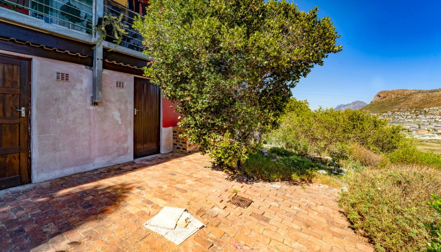 5 Bedroom Property for Sale in Clovelly Western Cape